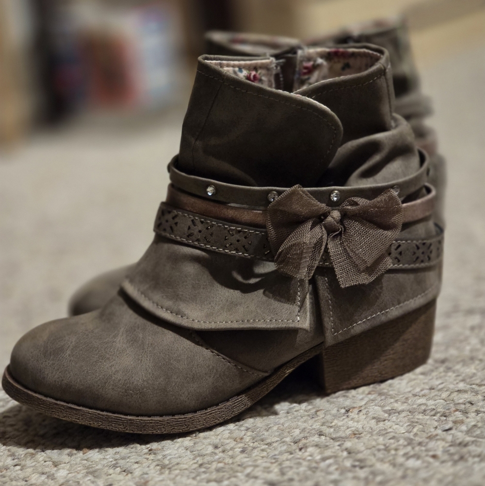 Girld Ankle Boots Size 3
